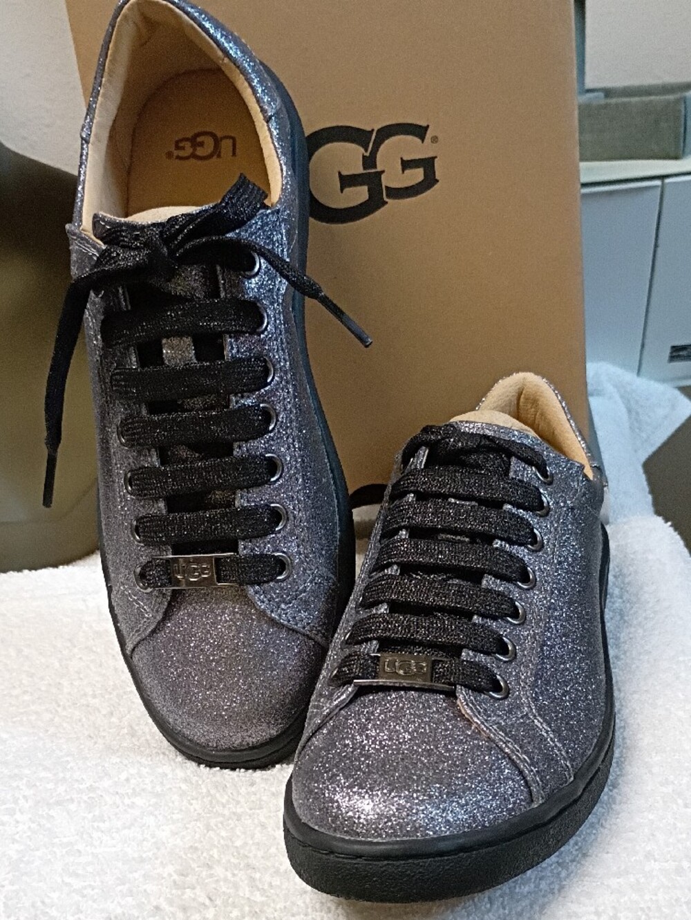 UGG Milo Glitter Low-Top Lace-Up Sneakers